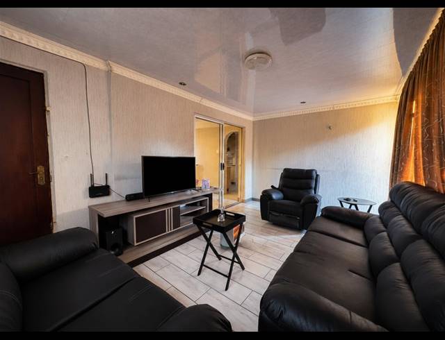 3 BEDROOM HOUSE FOR SALE IN SEBOKENG ZONE 17